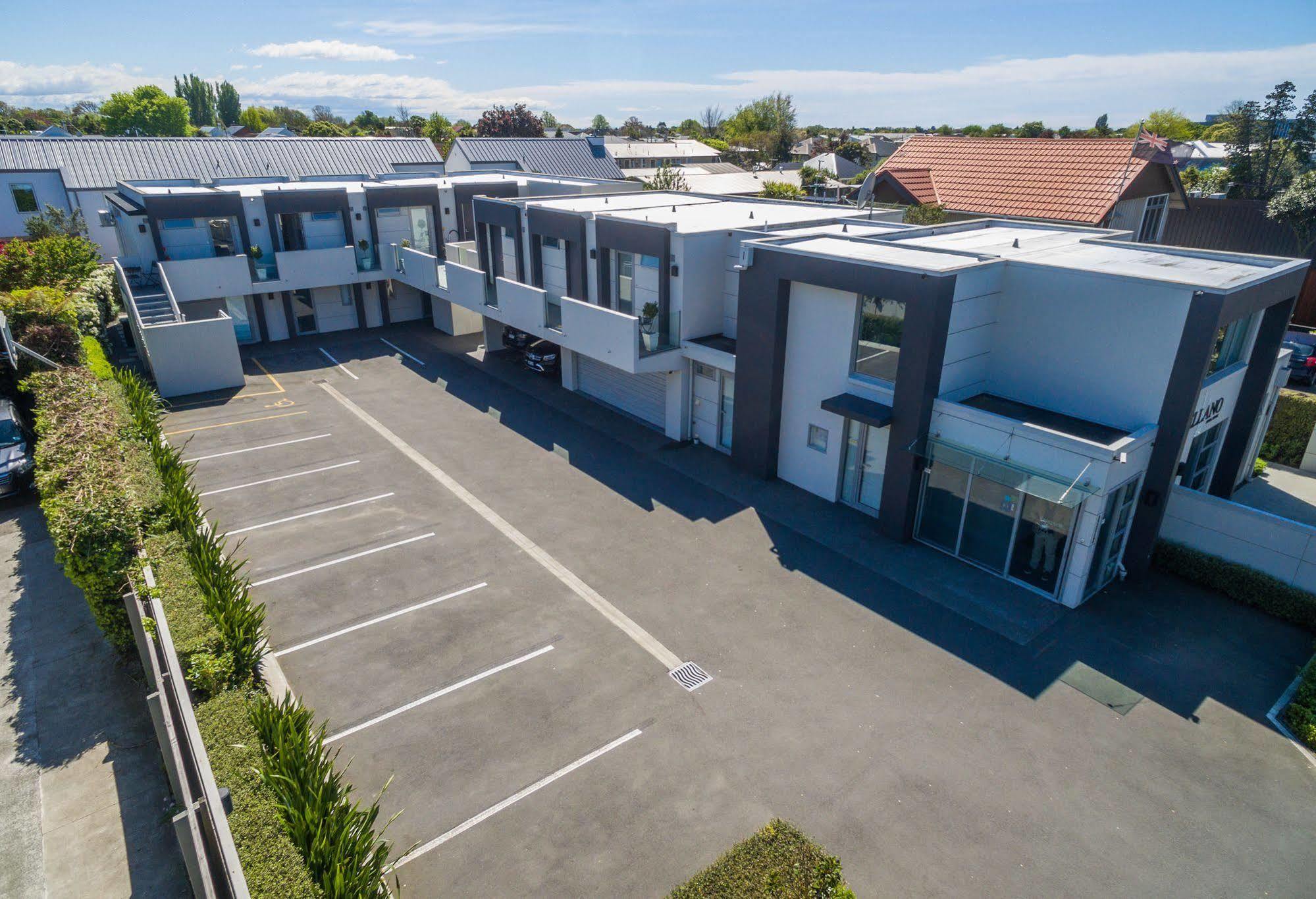 Bellano Motel Suites Christchurch Exterior foto Aerial view of the school