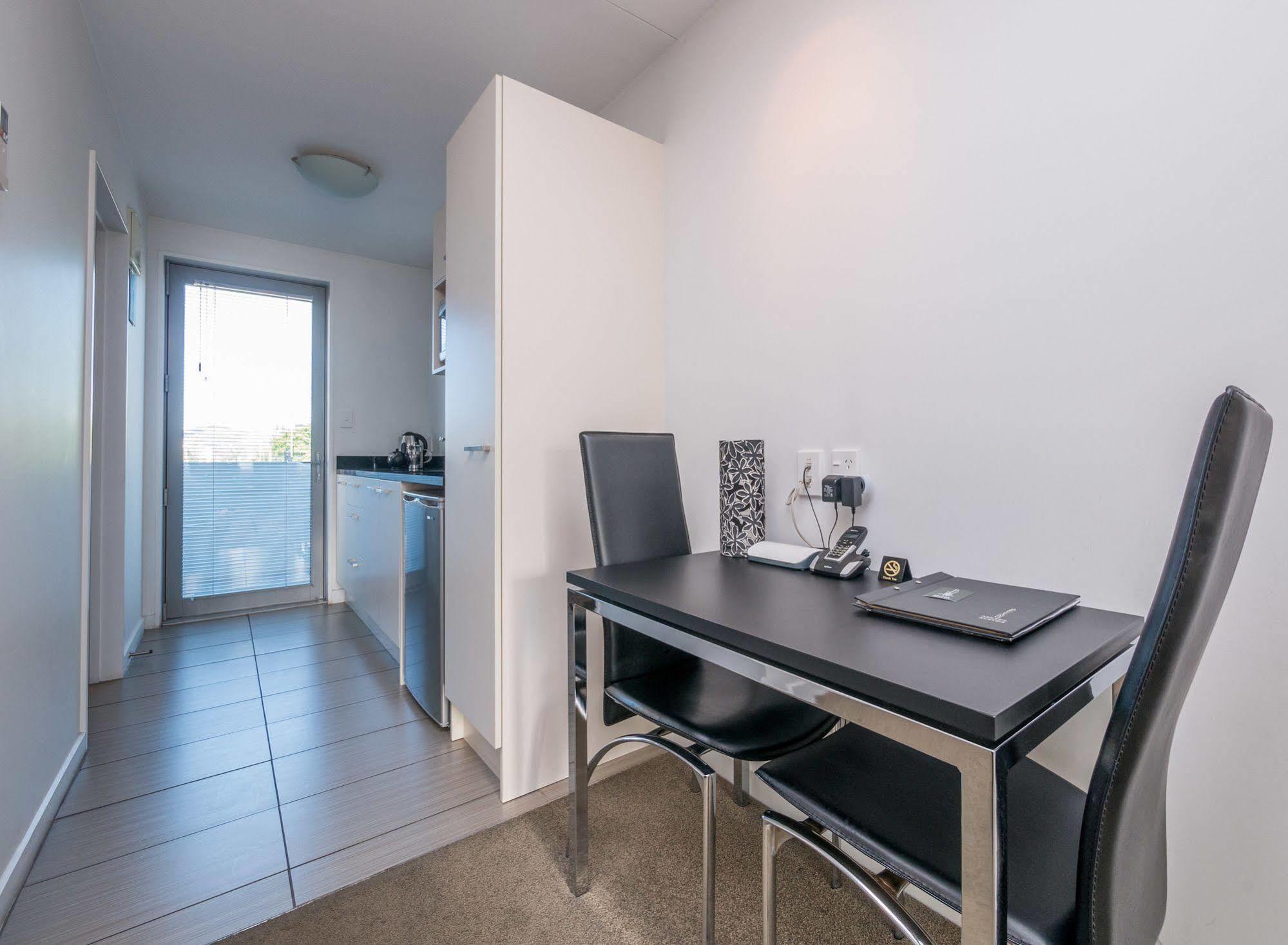 Bellano Motel Suites Christchurch Exterior foto A typical studio apartment