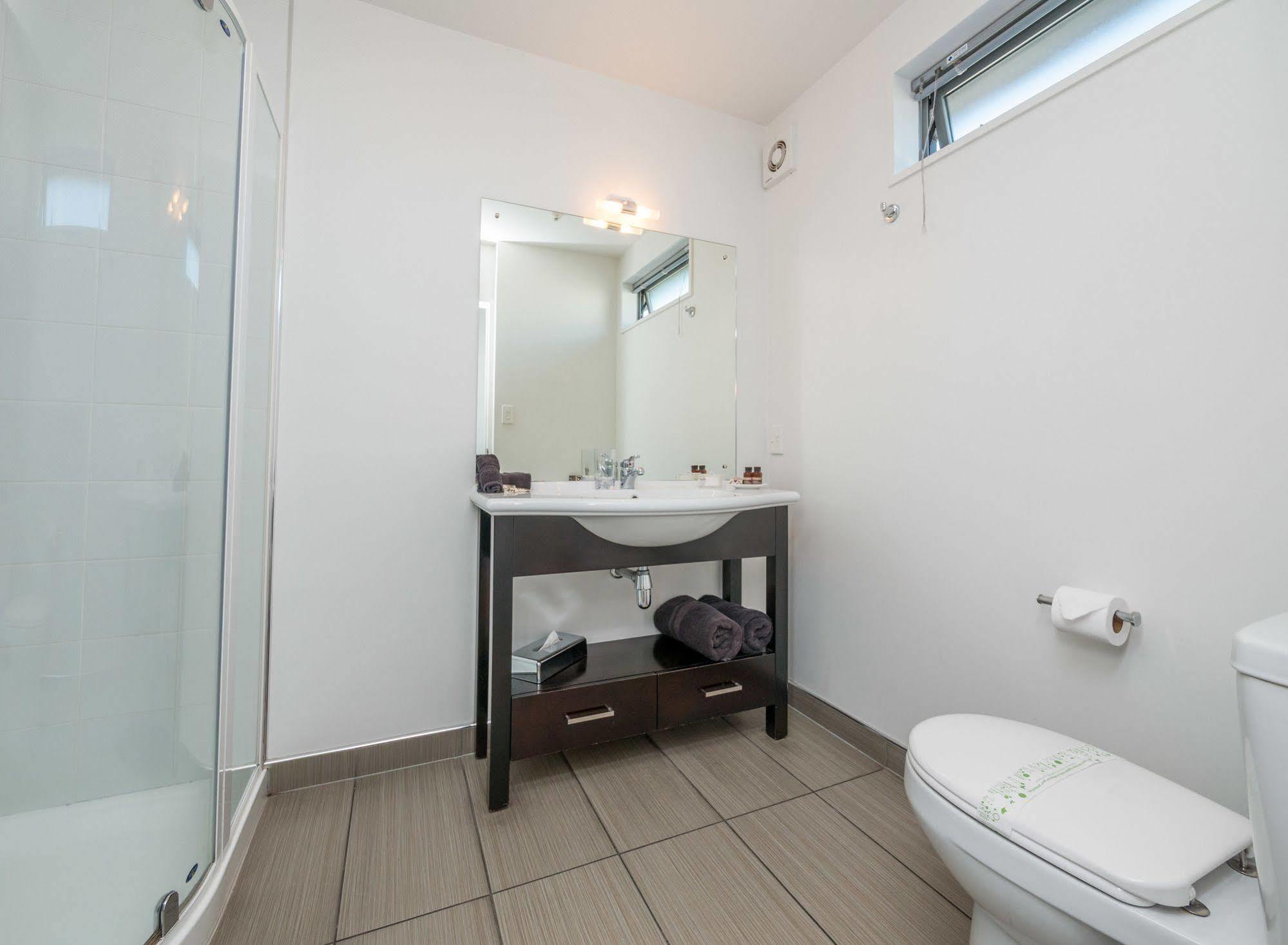 Bellano Motel Suites Christchurch Exterior foto Bathroom