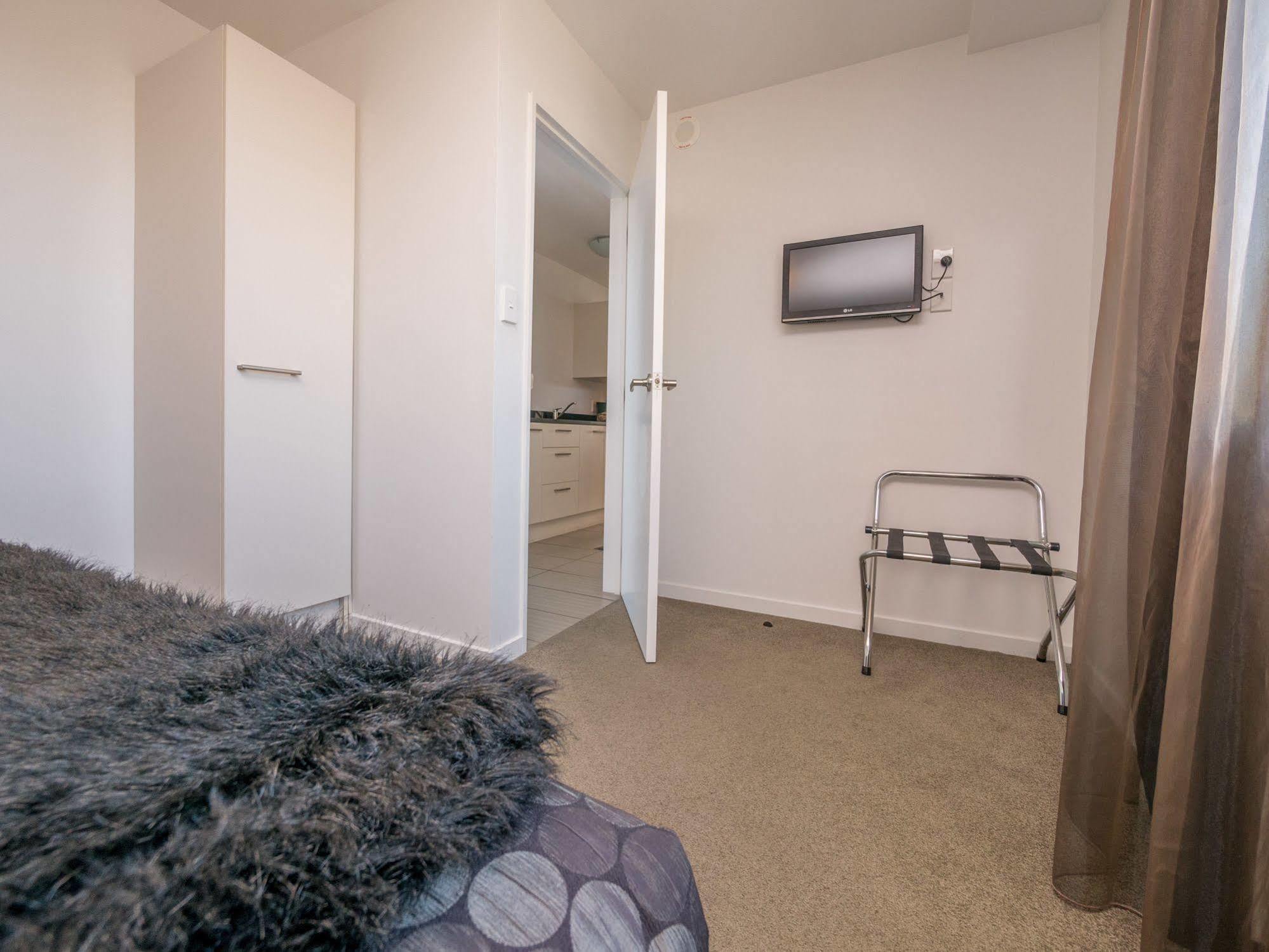 Bellano Motel Suites Christchurch Exterior foto A typical studio apartment
