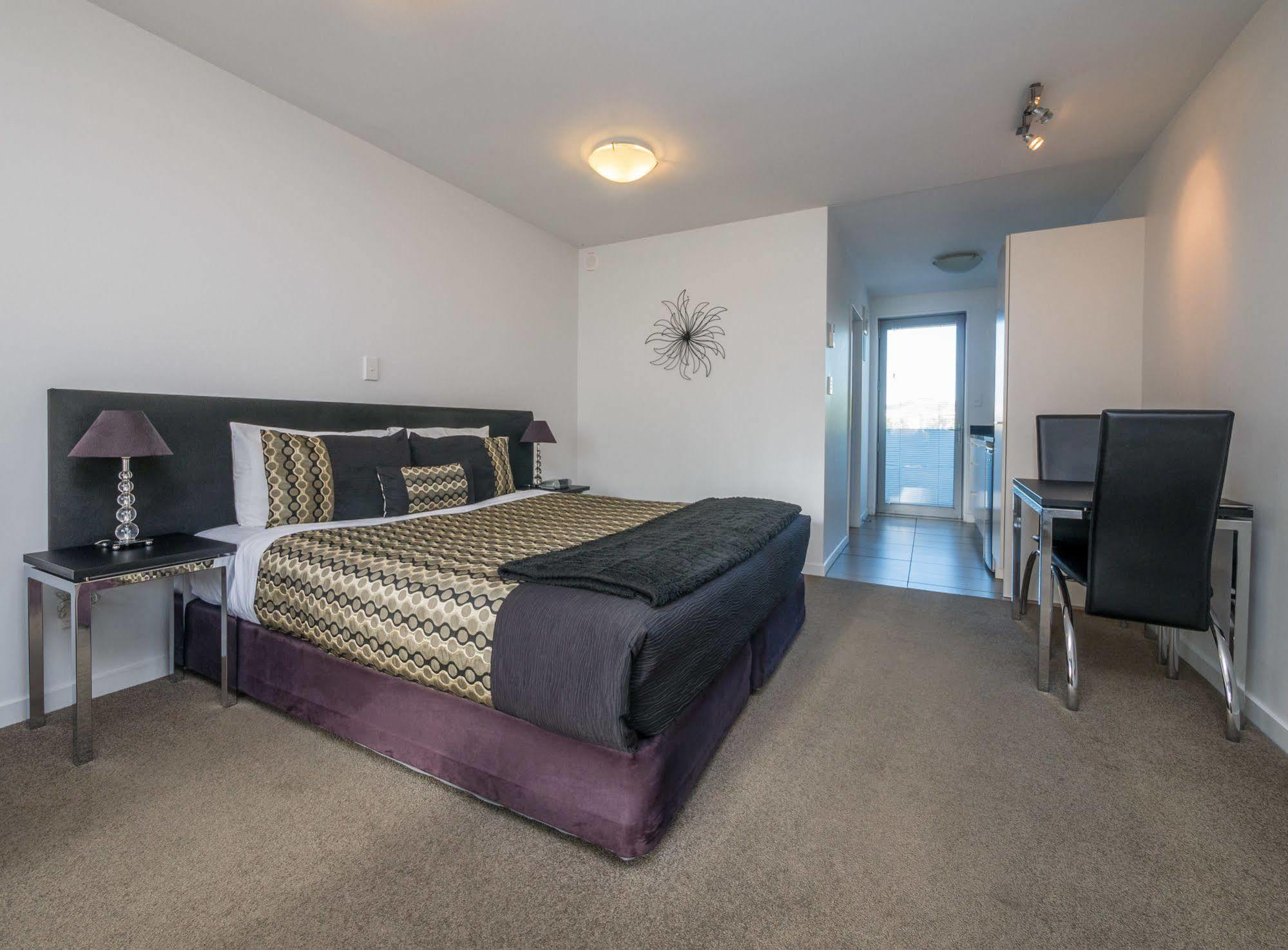 Bellano Motel Suites Christchurch Exterior foto A typical studio apartment
